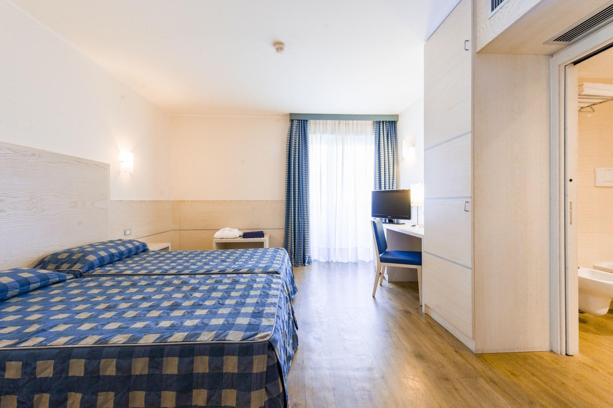 Caravel Bike Hotel Torbole Sul Garda Oda fotoğraf