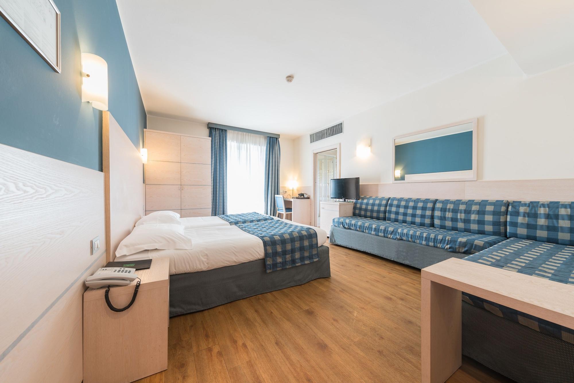 Caravel Bike Hotel Torbole Sul Garda Oda fotoğraf